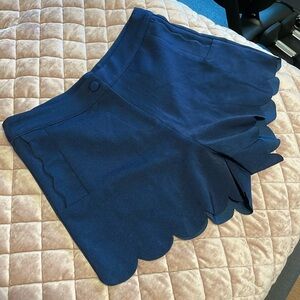 Francesca’s Scallop Hem navy blue shorts size M medium
